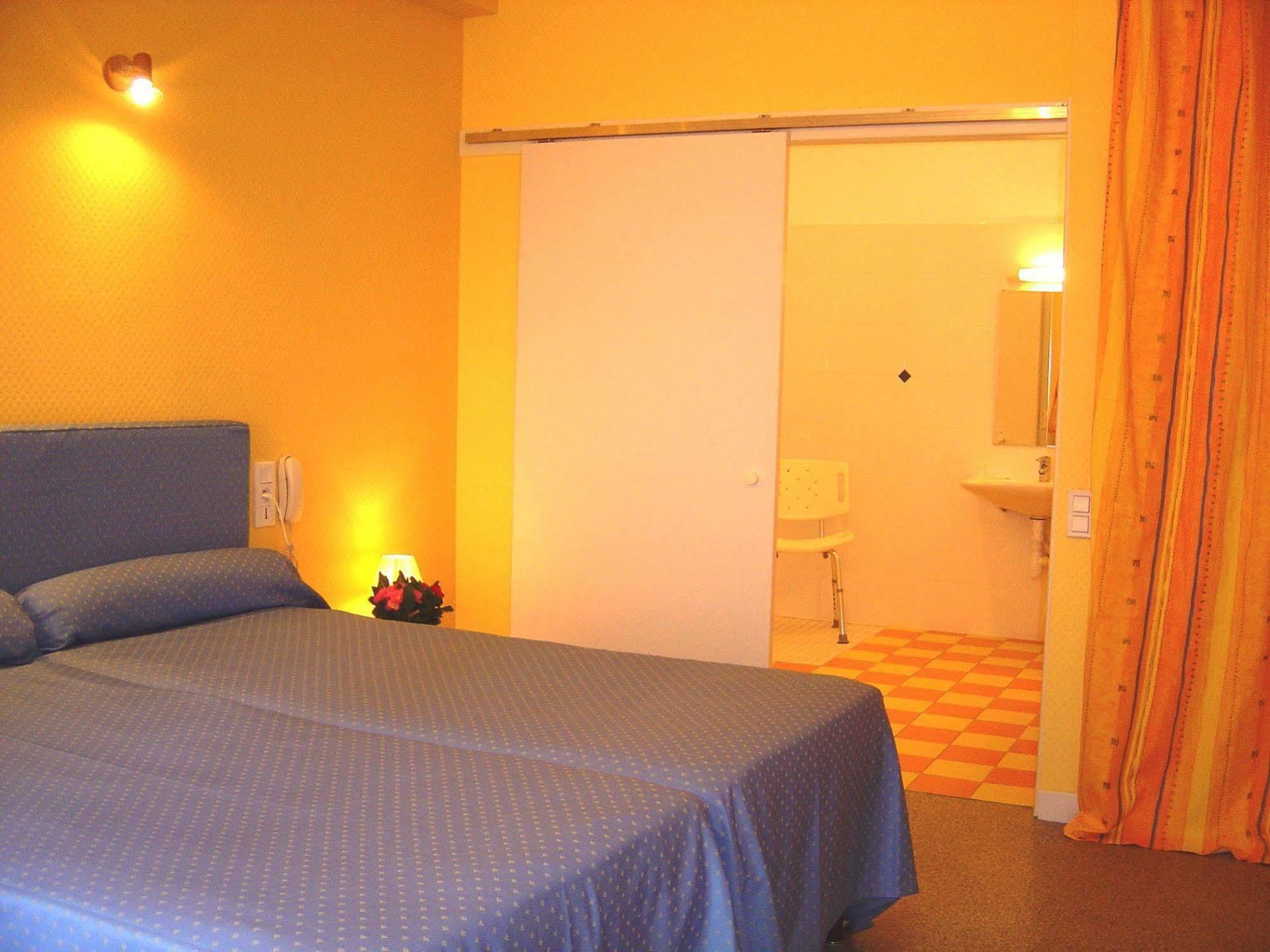 Hotel De Paris Полини Екстериор снимка