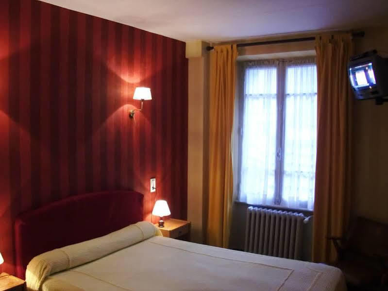 Hotel De Paris Полини Екстериор снимка